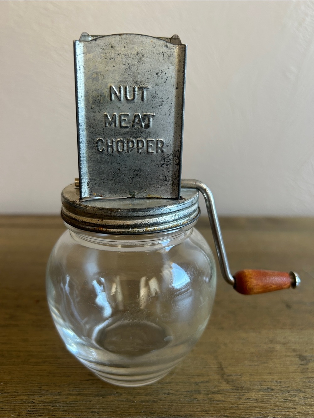 Vintage Hazel Atlas Mechanical Hand-Crunk Nut/Meat Chopper. Early 20th Century.